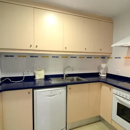 In Lescala For Six People Apartamento L' Escala