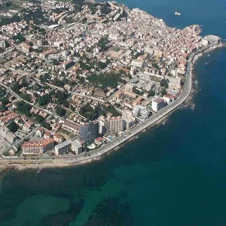In Lescala For Six People * L' Escala