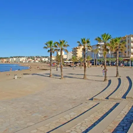 In Lescala For Six People L' Escala